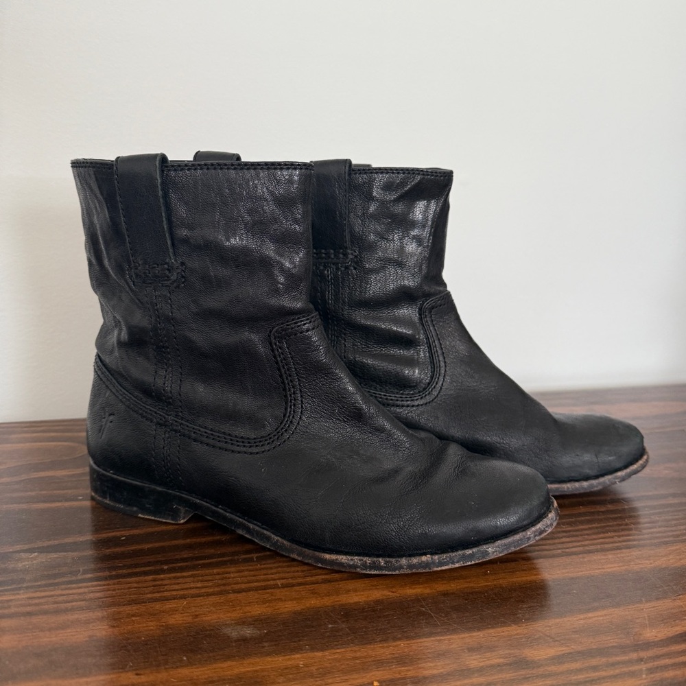 Frye Anna Chelsea Black Leather Ankle Boots Pull On - size 7 M